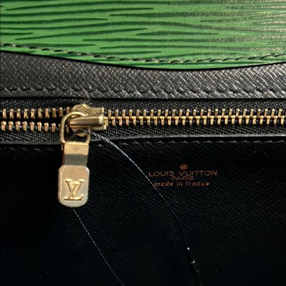 LOUIS VUITTON Epi Montaigne 27 Clutch Bag Green M52654 LV Auth - COA on purchase - Picture 8 of 10